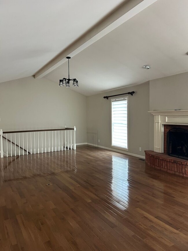 Building Photo - Beautiful Lake Home