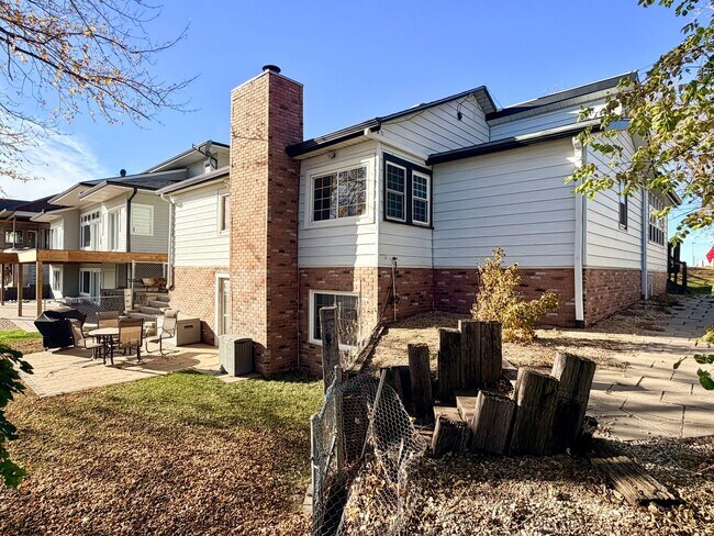 Building Photo - 3 bedroom 2 bathroom lake house for rent!