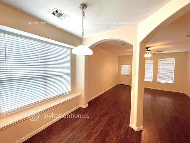 Foto del edificio - 13529 Raintree Dr