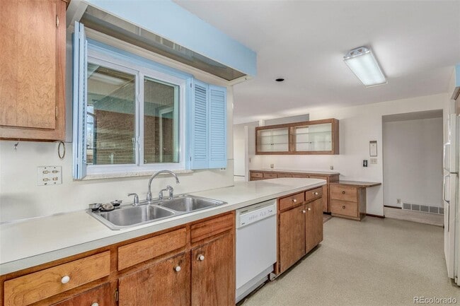 Building Photo - 680 S Canosa Ct