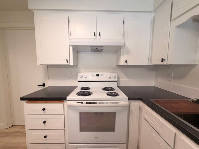 Building Photo - 4507-4517-4517 Boulder Dr SE
