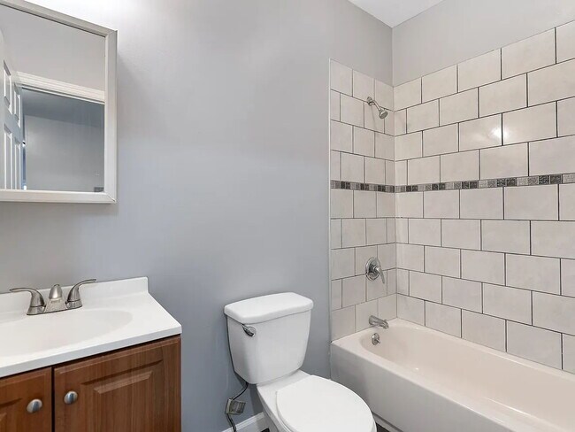 Foto del edificio - Renovated 3-BRM 2 -Bath Unit 3 nestled in the heart of Newark, NJ.