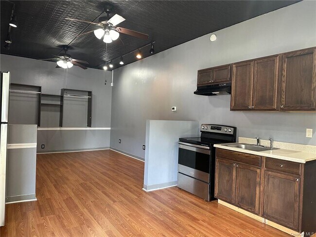 Building Photo - 51 Worrall Ave