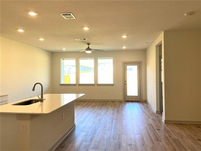 Building Photo - 13704 Zuhause Dr