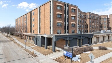 Building Photo - 1120 E Parkway Ave