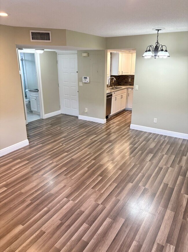 Foto del edificio - SPECIAL*** 1/2 OFF THE 2nd Months Rent - Q...