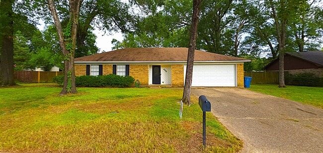 Building Photo - Charming Home in the Heart of Whitehouse!