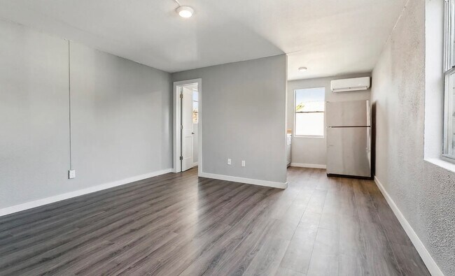 Building Photo - Studio Apartment in Central City