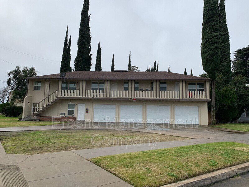 2040 E Hunter Ave Unit 3, Fresno, CA 93703 Condo for Rent in Fresno