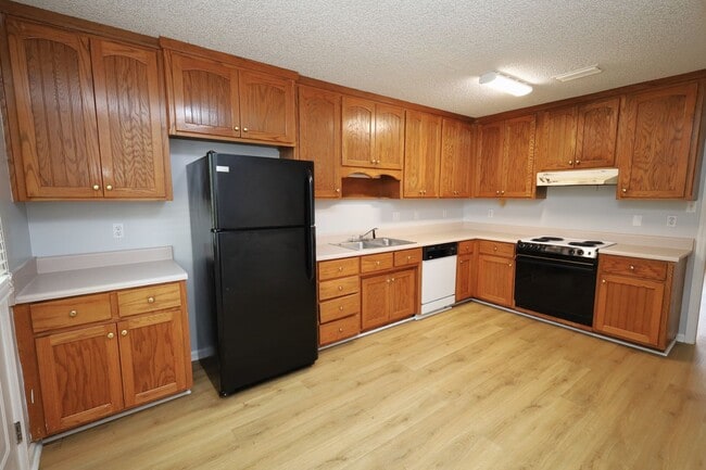 Building Photo - 3100 Tyndall Dr