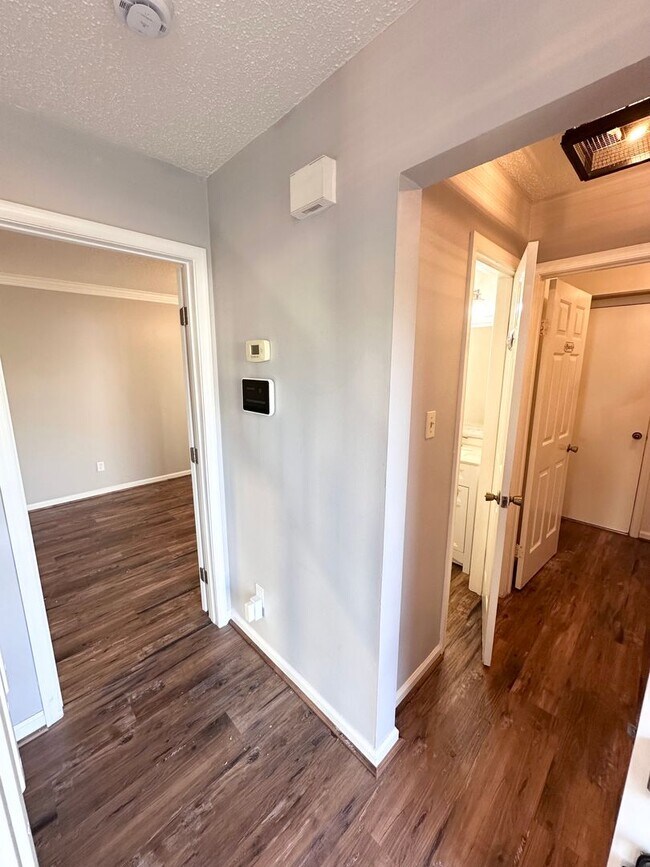 Building Photo - 4-Bedroom End-Unit Townhome with Spacious ...