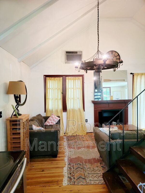Building Photo - 168 Minisink Ave