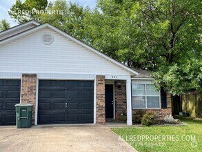 Building Photo - 695 W Beck Dr