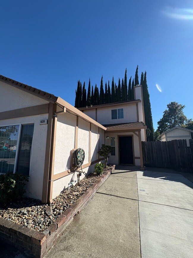 Foto del edificio - 628 Saratoga Ct