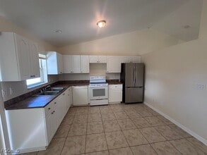 Building Photo - 1118 Copley St E