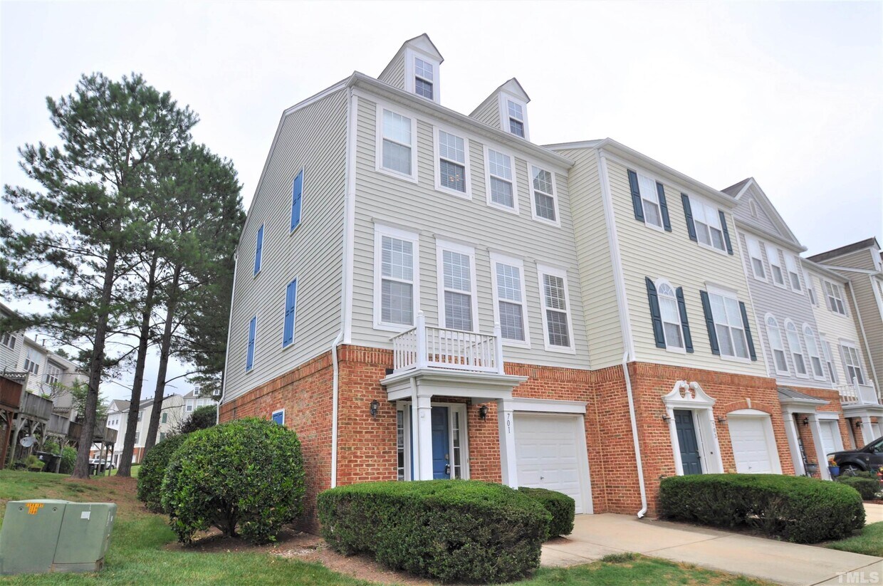 Primary Photo - 701 Sutter Gate Ln