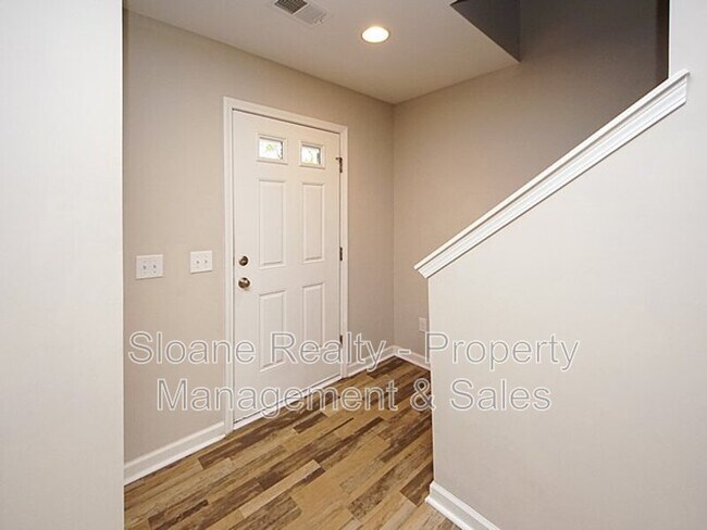 Building Photo - 557 Truman Dr