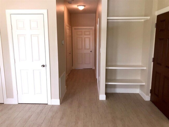 Foto del edificio - 1820 Jacquelyn Dr