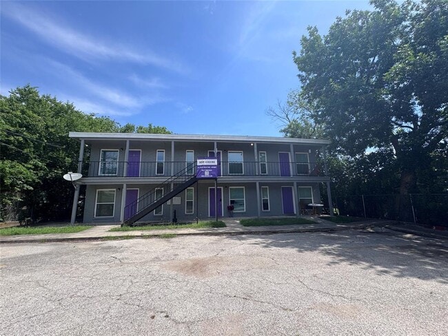 Building Photo - 109 E Dean Ave