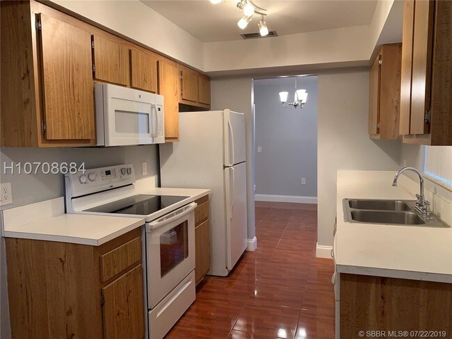 Foto del edificio - 9600 NW 16th Ct