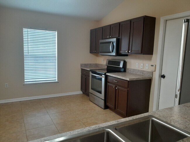 Building Photo - 6209 Ansley St