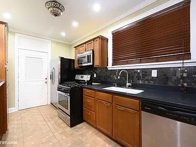 Foto del edificio - 8229 S Langley Ave