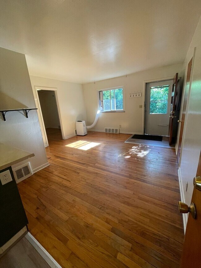 Foto del edificio - 2010/2012 Dexter Ave