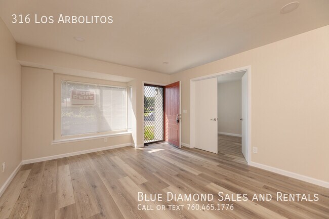 Building Photo - Completely upgraded 4 BR, 3 BA Townhouse i...