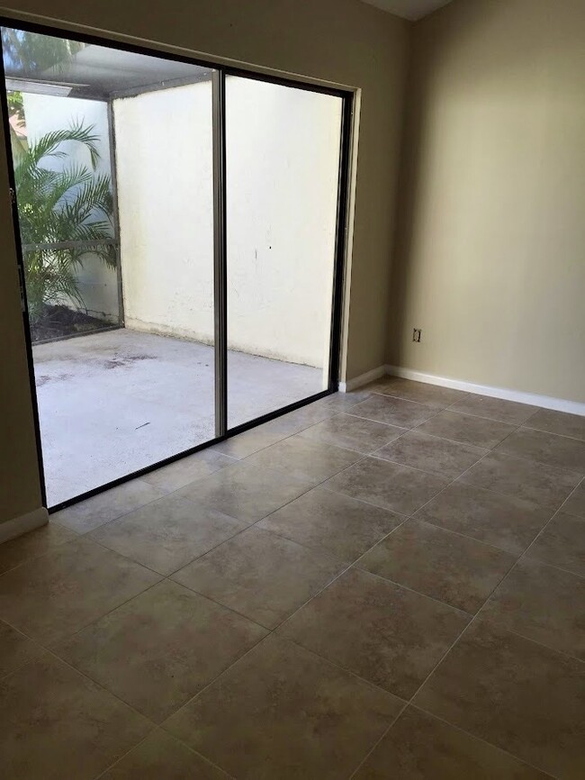 Living room leading to back patio - 1694 SW Crossing Cir