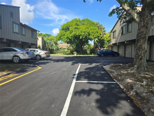 Foto del edificio - 2200 NW 59th Wy