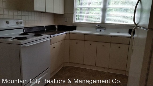 Building Photo - 1 br, 1 bath Apartment - 948  James Blvd