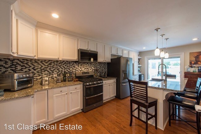 Building Photo - 5 br, 2 bath House - 2520 Seven Kings Rd