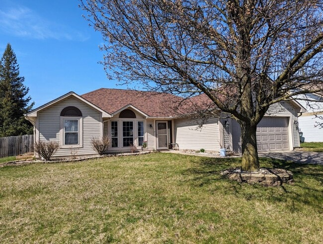 Building Photo - AVAILABLE 1/1/2026- 3 Bedroom / 2 Full Bath Home in Englewood!