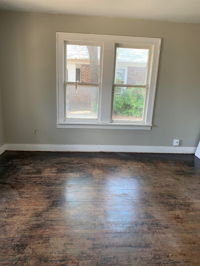 Foto del edificio - PRE-Leasing!! "Charming" 3-Bed, 2-Bath Home