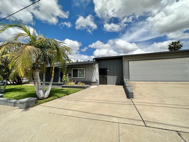 Building Photo - 4875-4885 Normandie Place