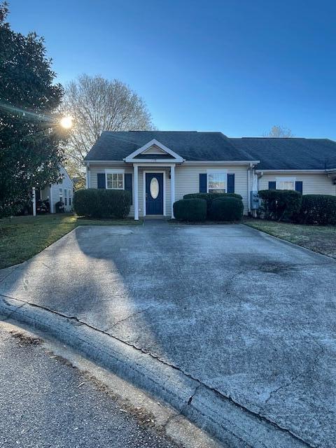 Foto principal - 138 W Middlebury Ln SW