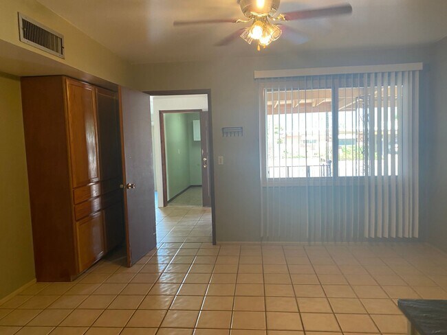 Foto del edificio - Eastside 3 bed 2 bath - Pool and Garage