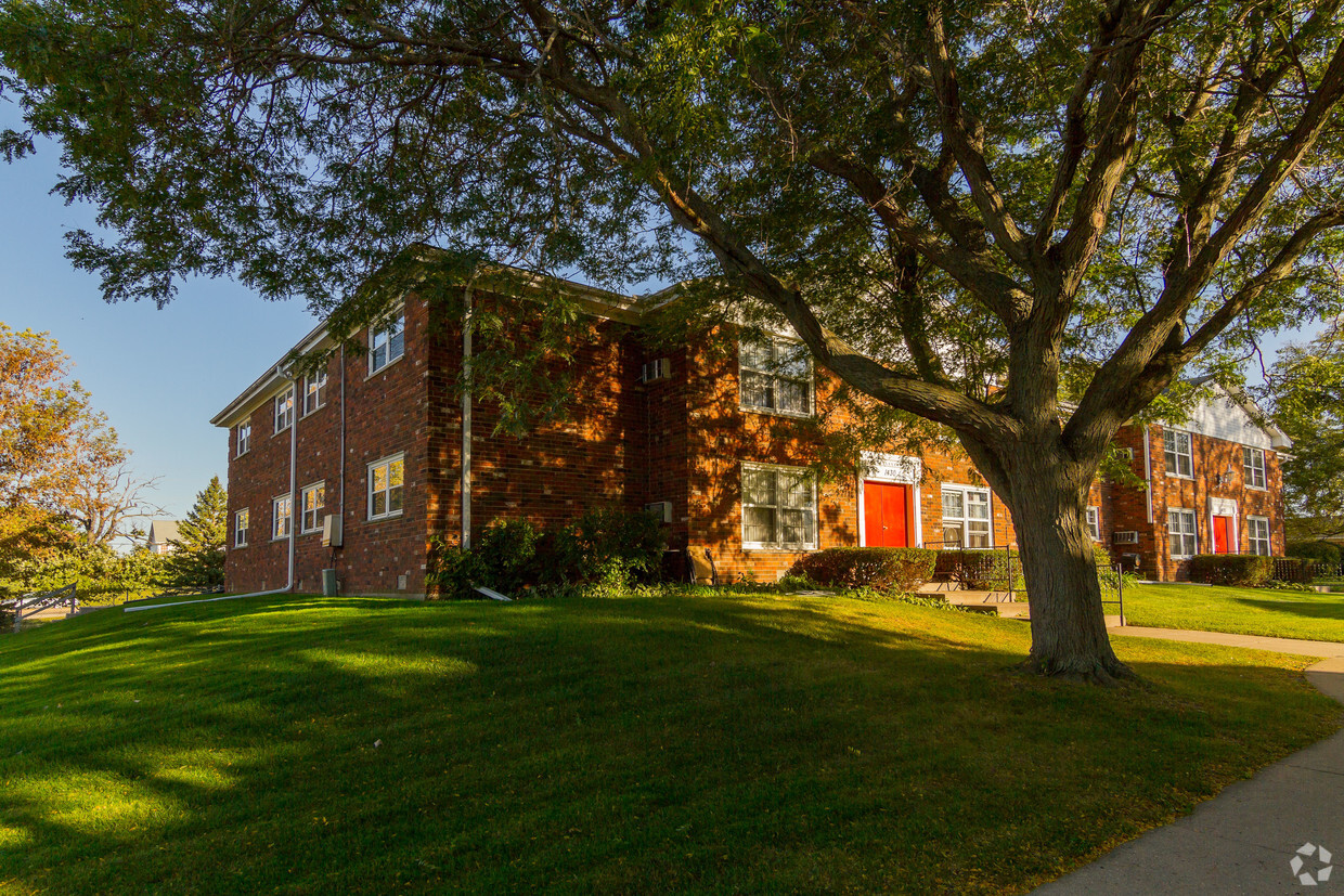 Foxwood Hills - Foxwood Hills Apartments