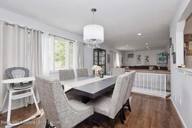 Foto del edificio - 8 Hemlock Ct