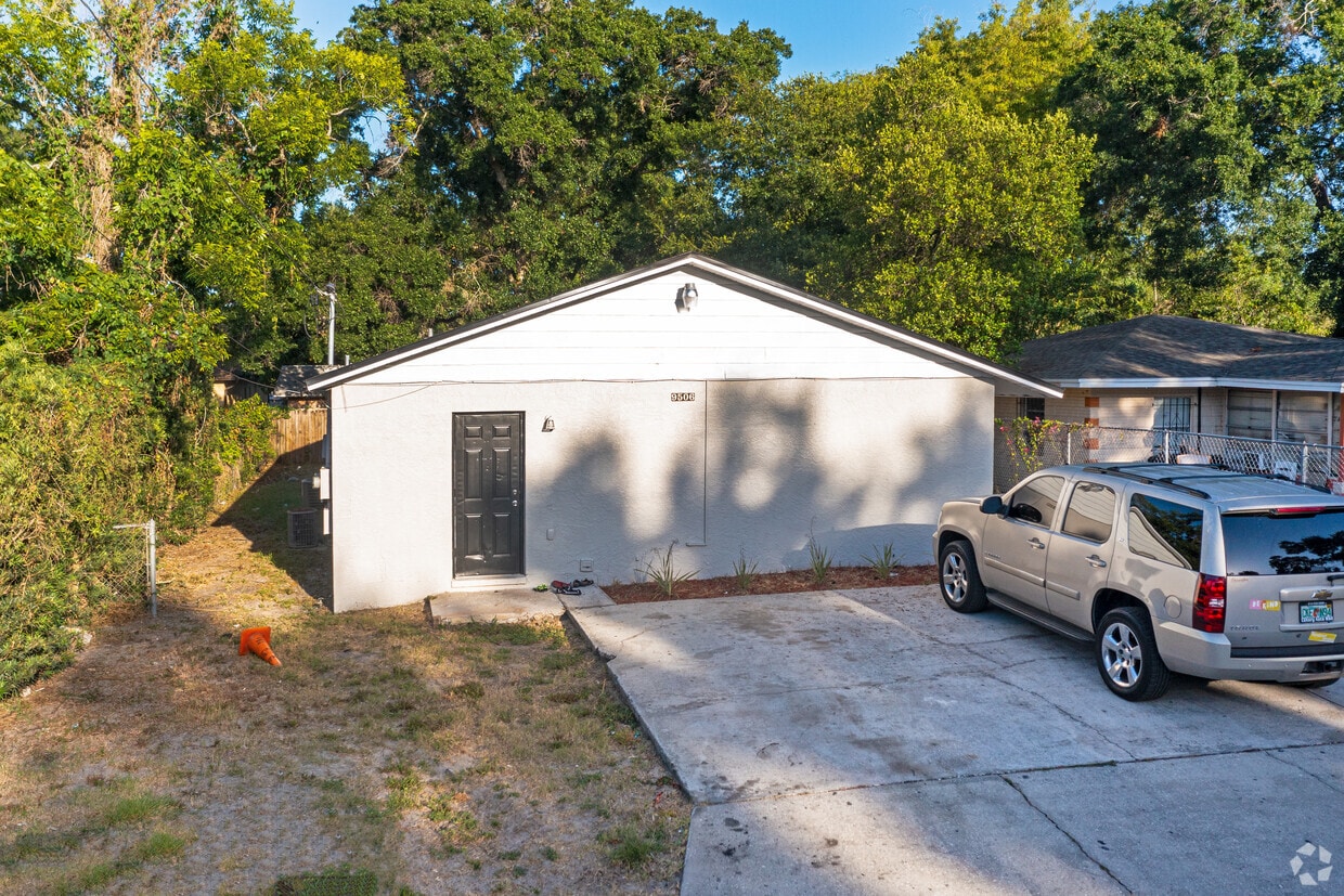 Building Photo - 9506 N 13th St