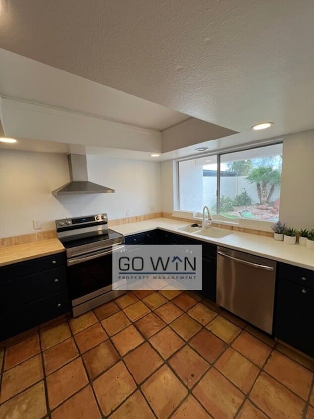 Primary Photo - 4 Bed/ 2 Bath - House Tempe