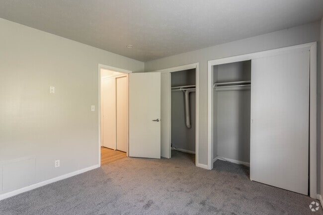 2 Br, 1 Ba - 980 SF - Patriot Greenbrier (FKA Greenbrier Gardens)