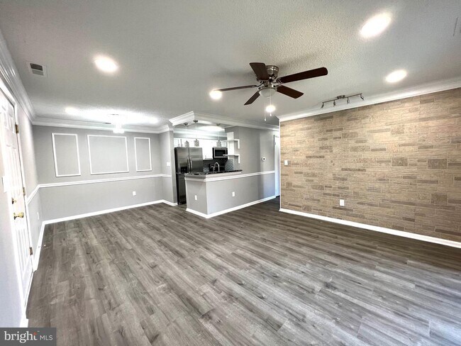 Foto del edificio - 609 Ravens Crest Dr