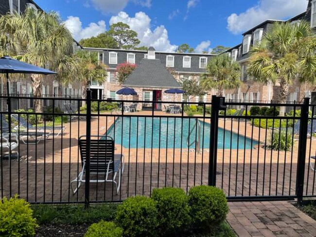 Área de la piscina - 361 N Post Oak Ln