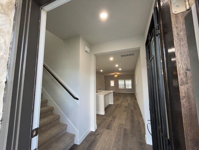 Building Photo - 7914 Alset Dr