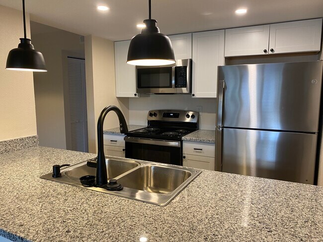 Foto del edificio - 2420 Winding Creek Blvd