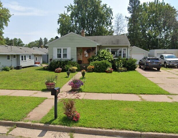 Foto del edificio - 2 Bedroom Single-Family Home with Garage