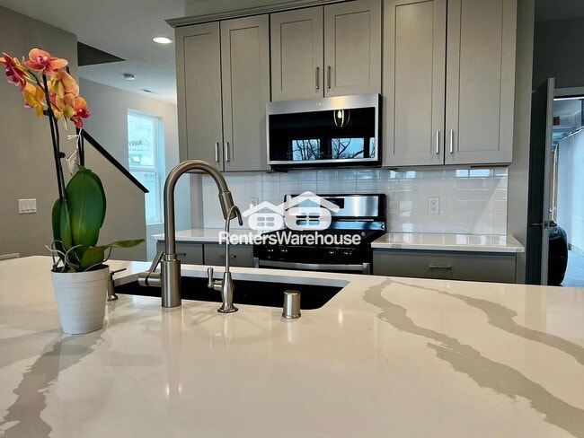 Foto del edificio - 5960 Urbandale Ln N