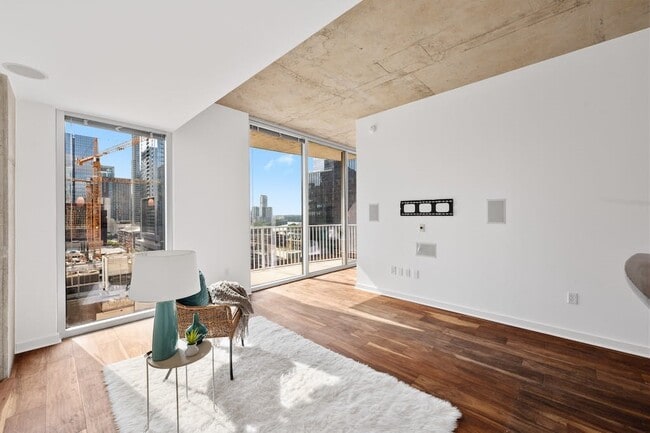 Building Photo - 360 Nueces St