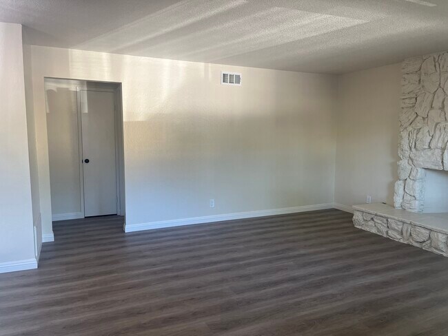 Family Room - 2335 Saidel Dr